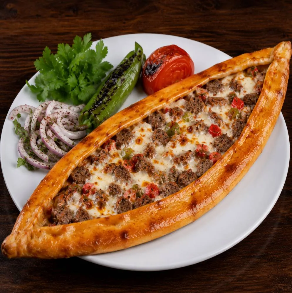 Kuşbaşılı Pide (Kaşarlı)