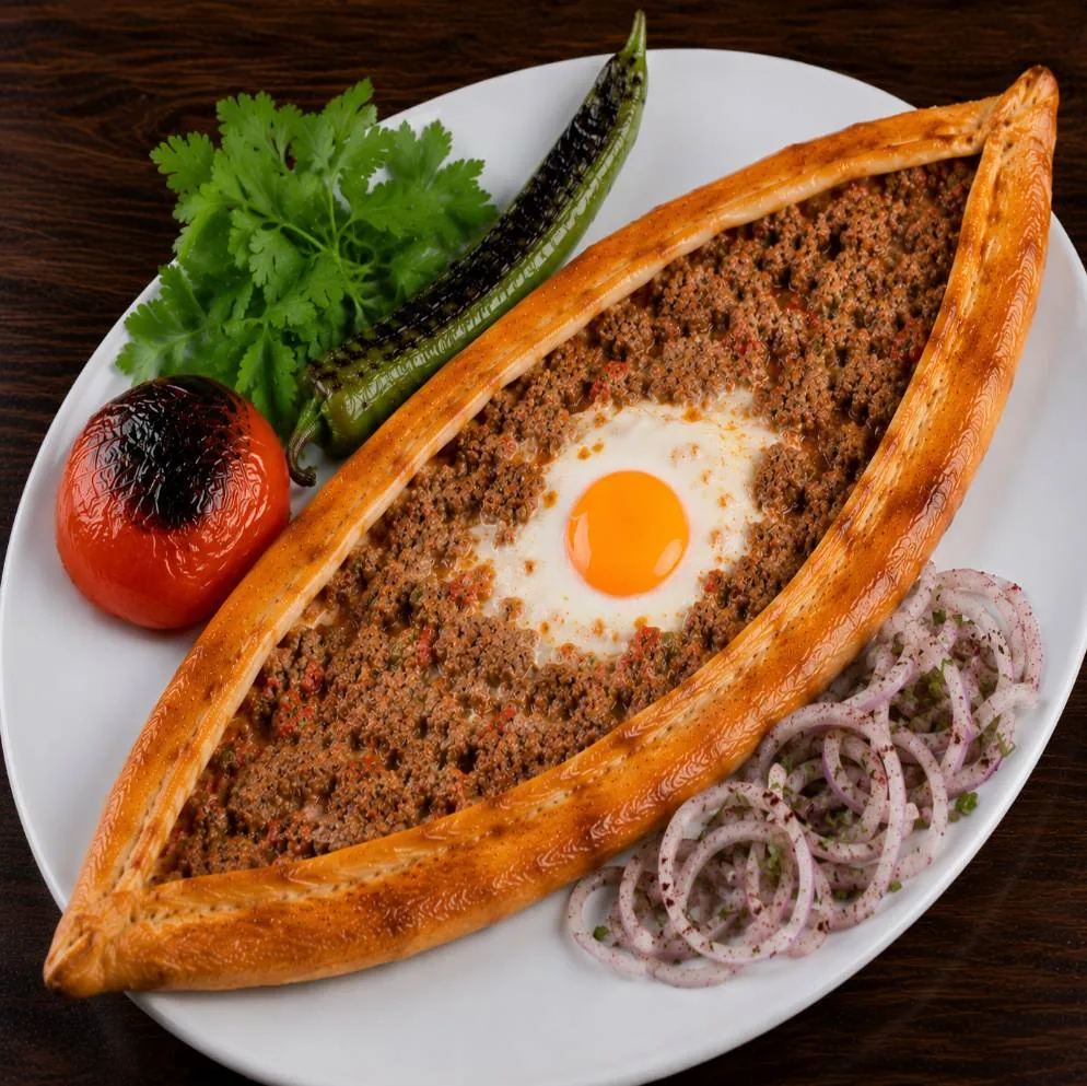 Kıymalı Pide (Yumurtalı)