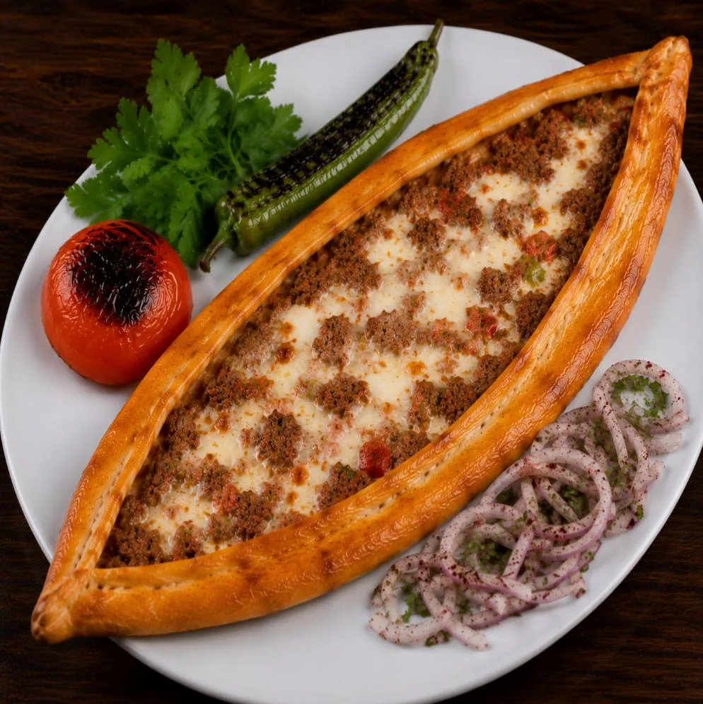 Kıymalı Pide (Kaşarlı)