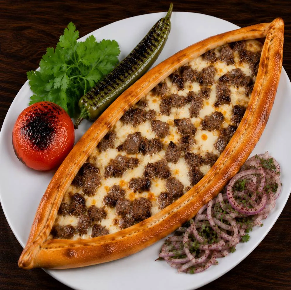 Kavurmalı Pide (Kaşarlı)