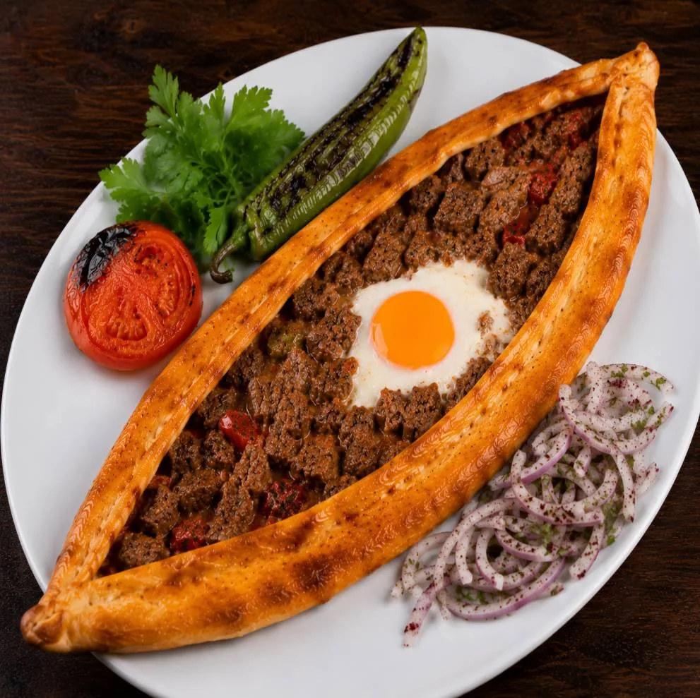 Kuşbaşılı Pide (Yumurtalı)